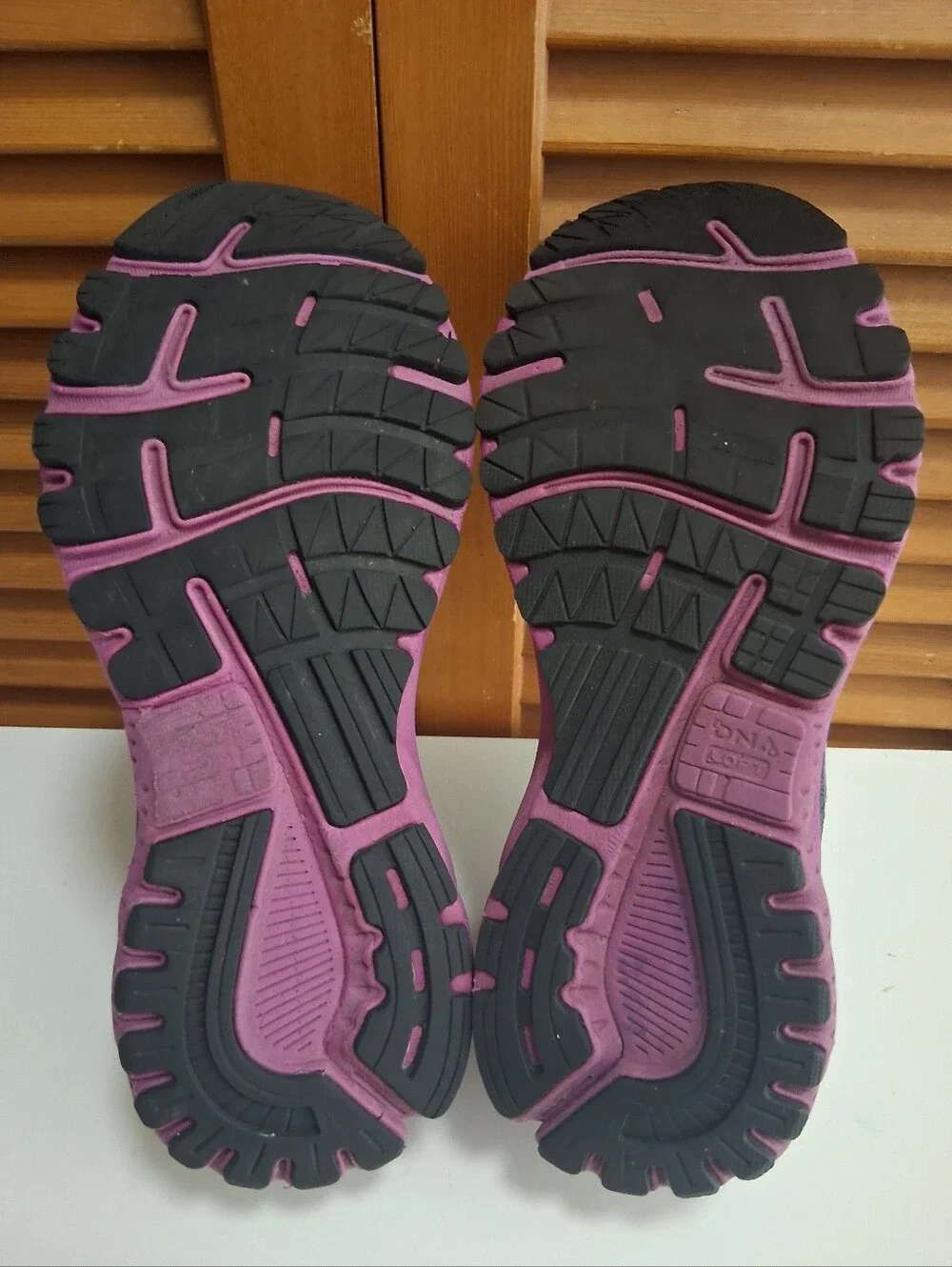 Brooks Adrenaline GTS 20 Black Purple Running Shoes 1202961B062 Women's Size 8.5